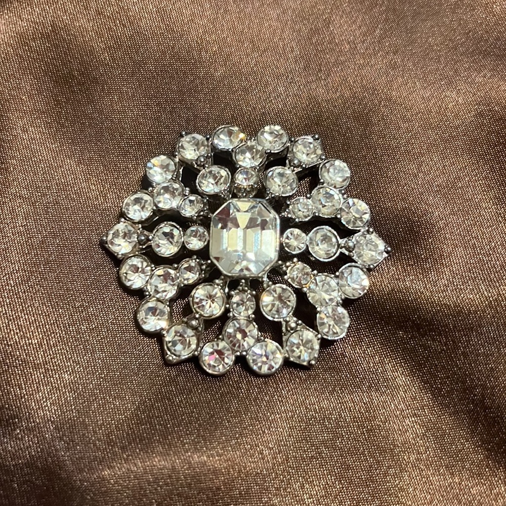 Liz Claiborne Rhinestone Vintage Brooch - Picture 2 of 7